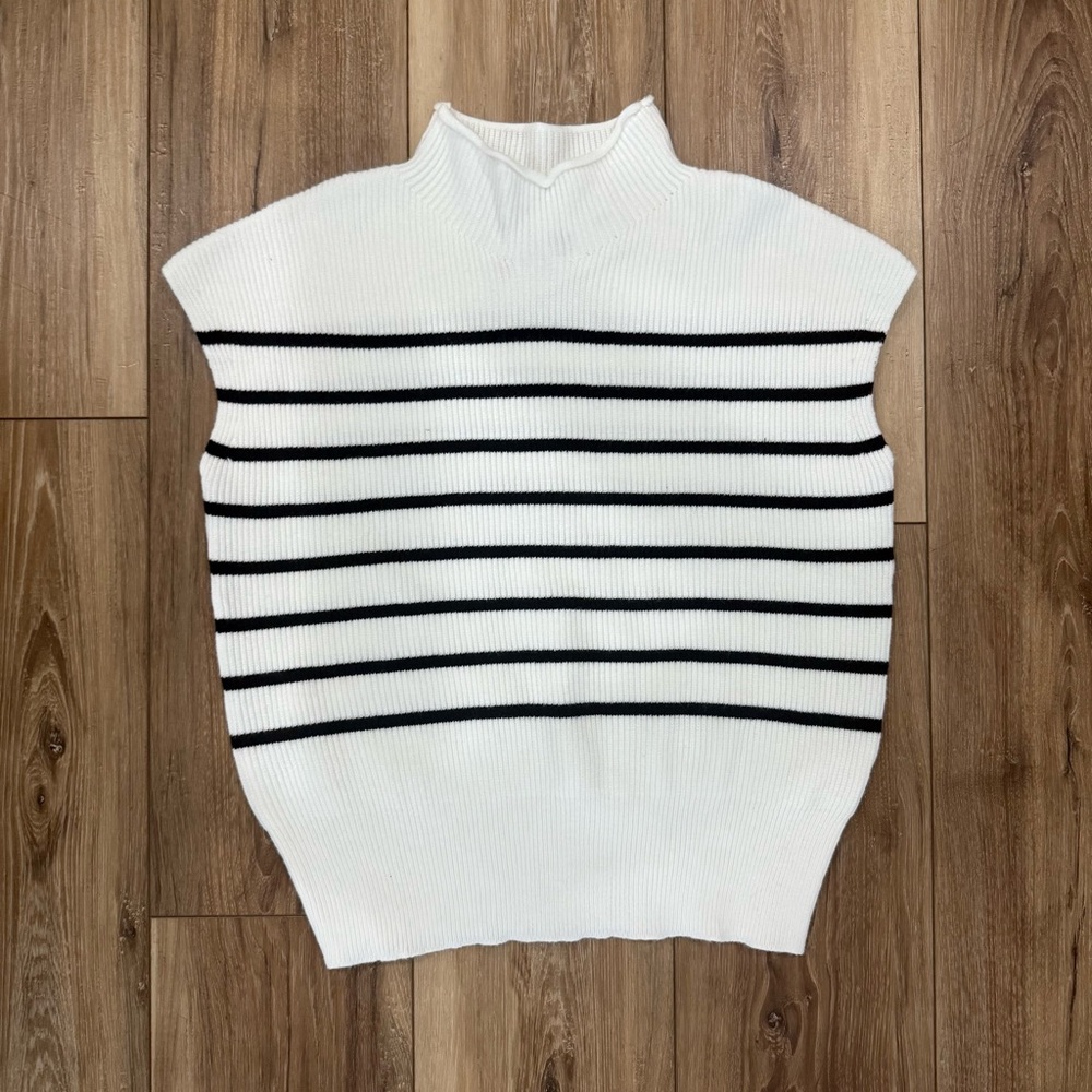 White and Black Striped Sleeveless Sweater Vest Size Small NWT
